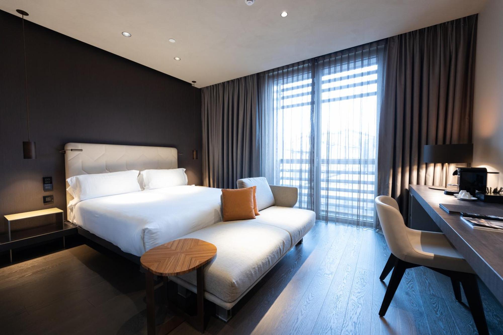 Deluxe Double Room,1769915643:JPEG